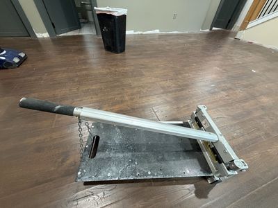 Laminate flooring cutter - dull blade