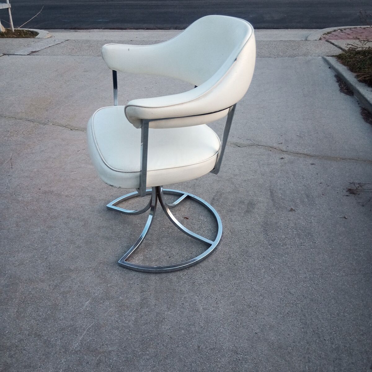 Vintage, mid century, chrome and vinyl tulip chair