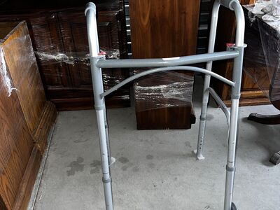 Drive walker with wheels