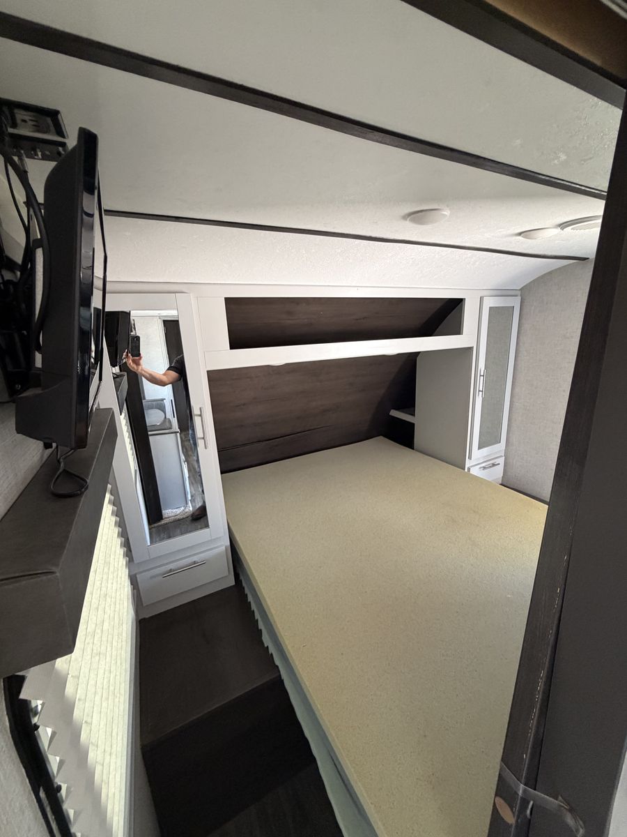 Main image 10