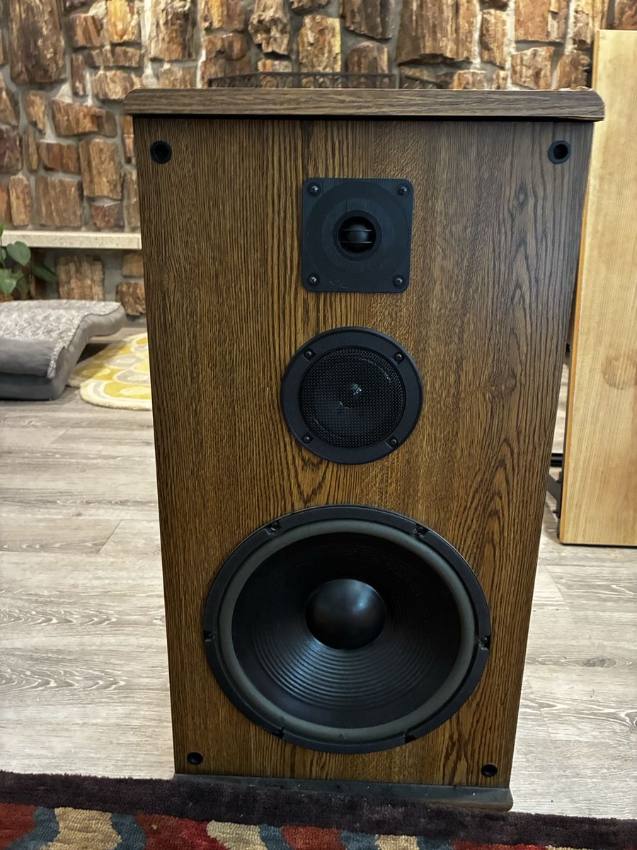 KLH 7501 speakers