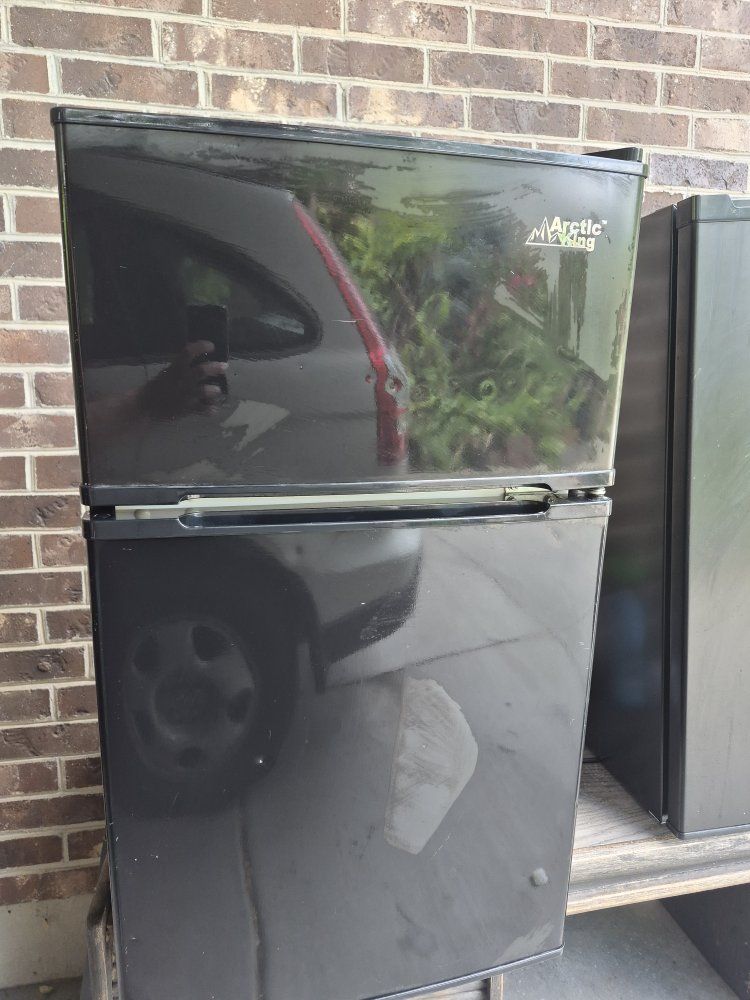 Mini Fridge (Artic King)