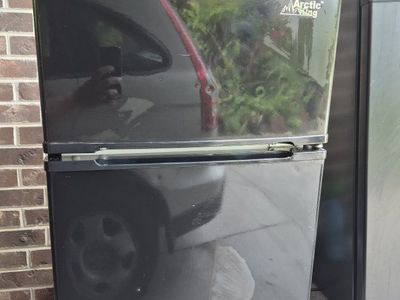 Mini Fridge (Artic King)