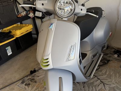 2023 Vespa GTS 300 HPE Tech Scooter - Grey, 1k Miles, Like New, Clean Title