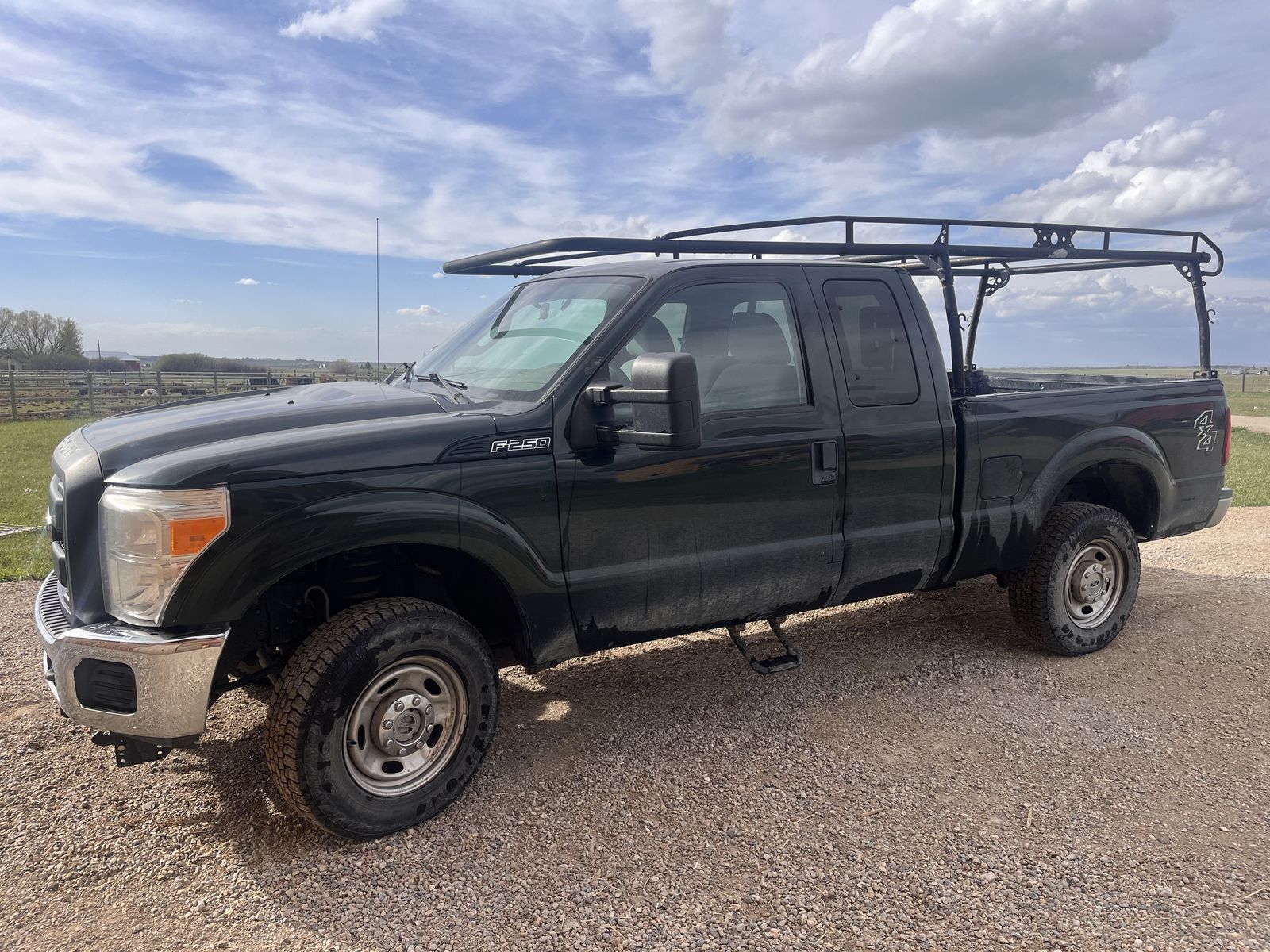 F250 super duty, 4x4, year 2012, plow mount and timber rack