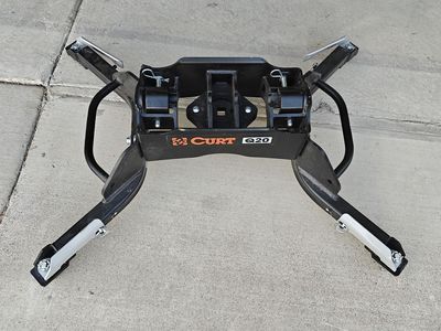 Curt 20k 5th wheel hitch for Ram puck system