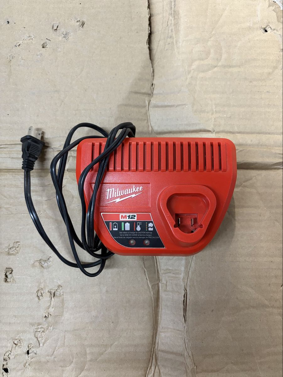 Milwaukee 12v LI-ION Charger
