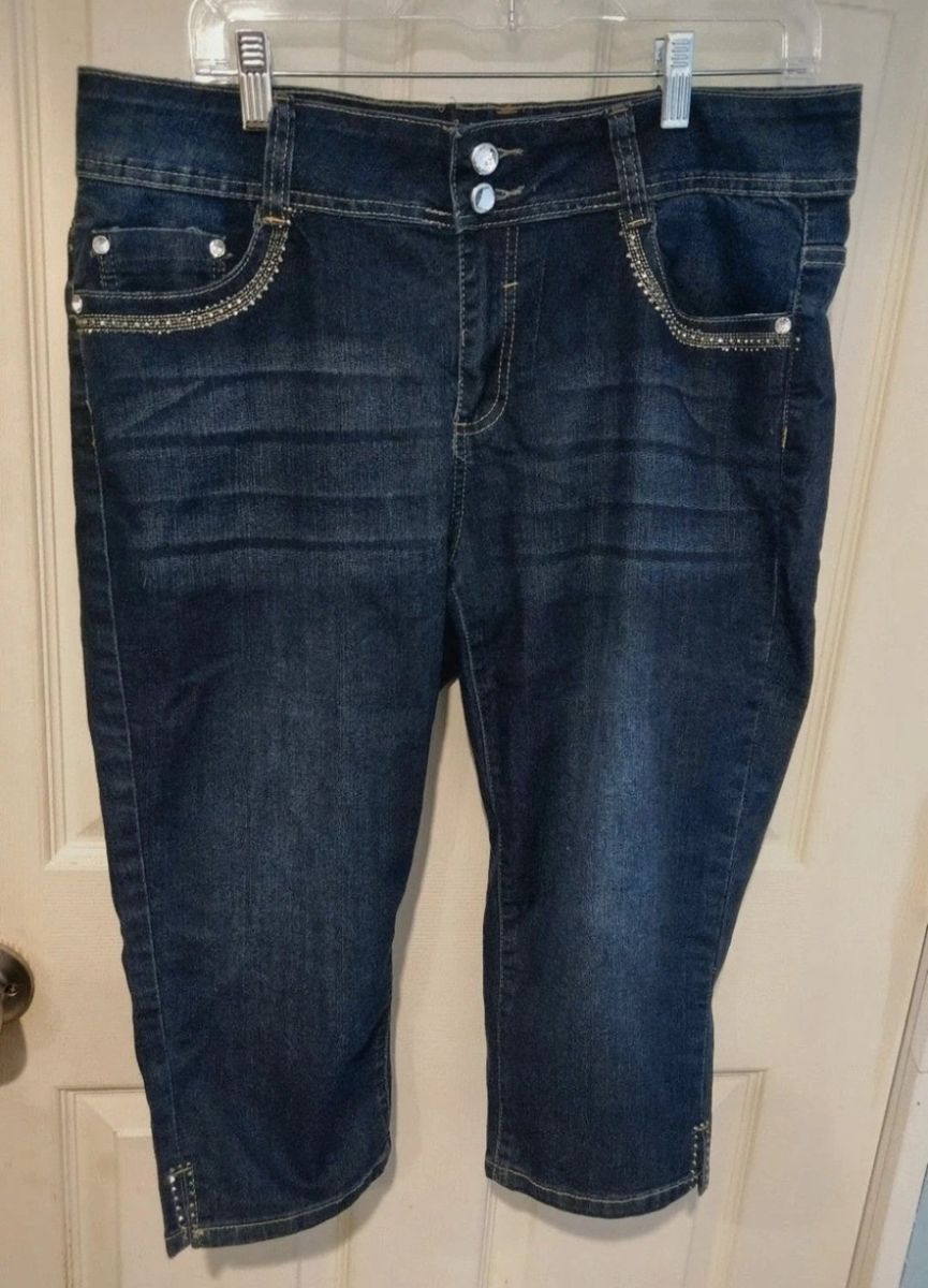 Women's Sandpiper Dark Wash Rhinestone Embellished Capris Size 14
