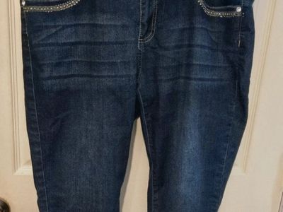 Women's Sandpiper Dark Wash Rhinestone Embellished Capris Size 14
