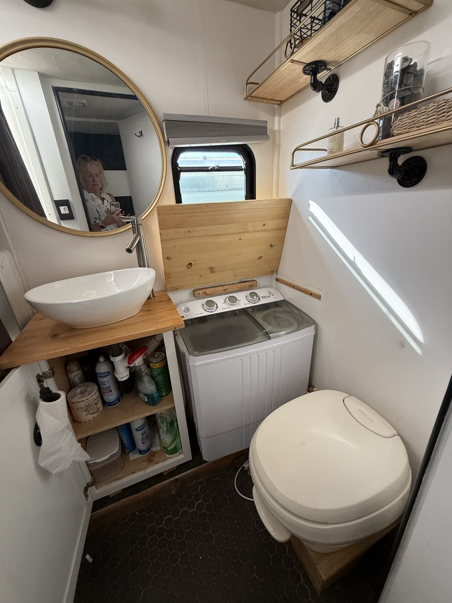Main image 6