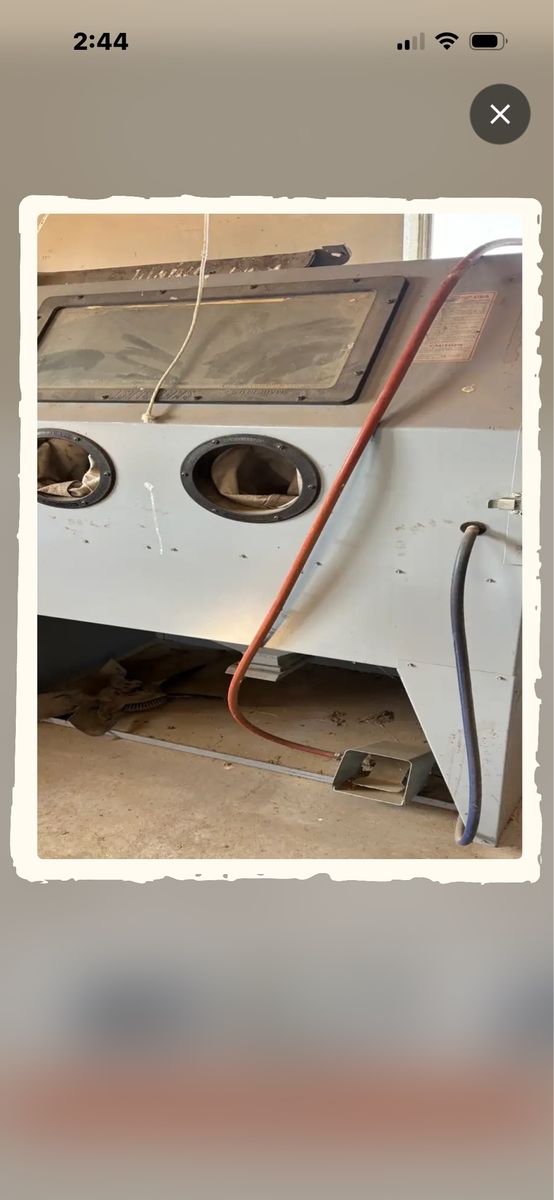 Industrial Sandblasting Cabinet with Foot Pedal Control Sandblaster