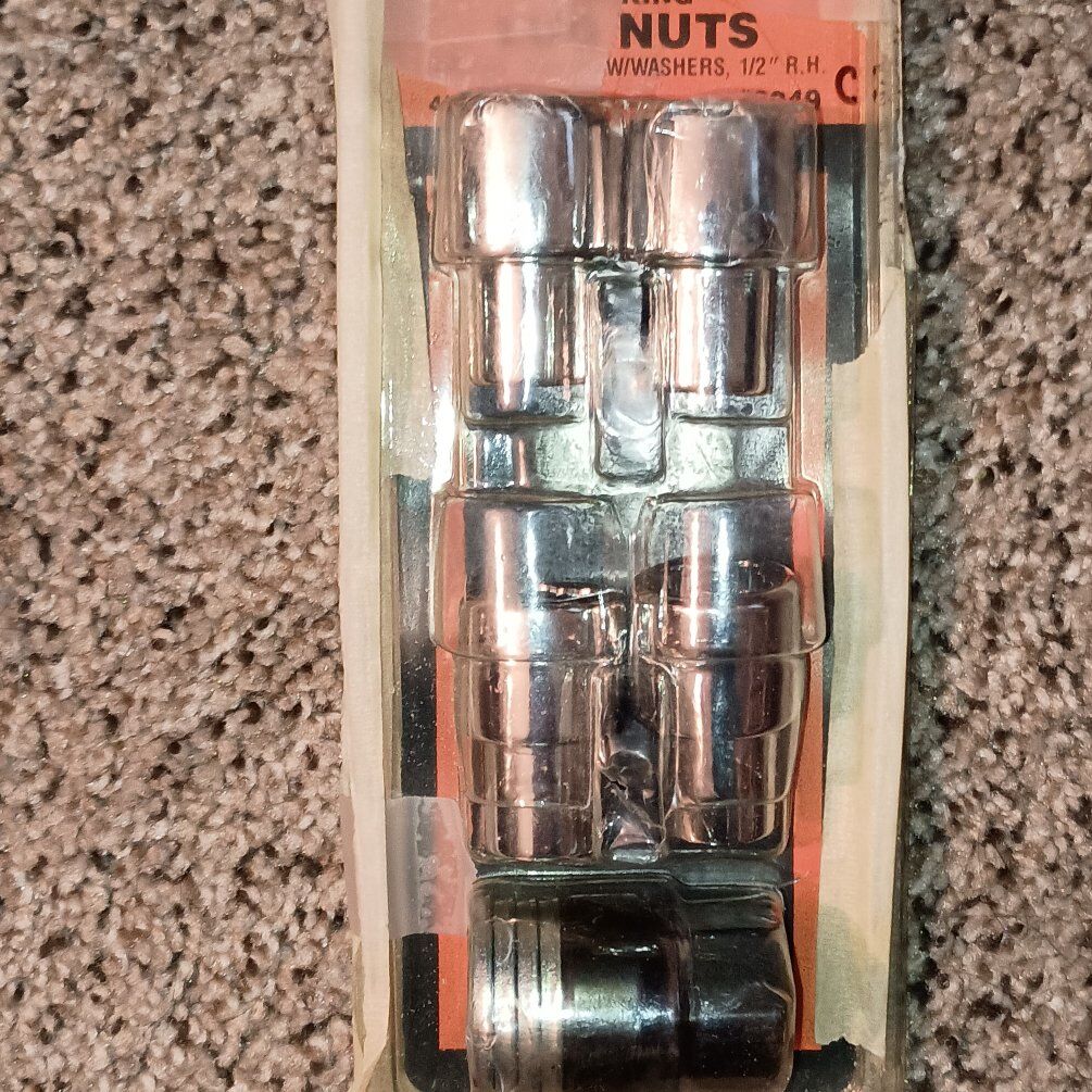 Daytona mr gasket locking lug nuts