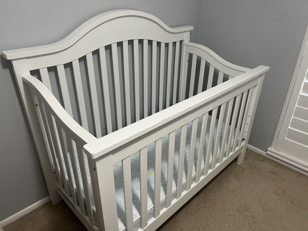 White Greenguard Certified 4-in-1 Crib & Mattress