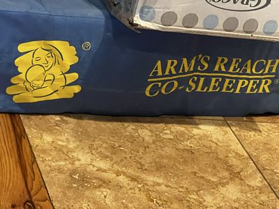 Arms reach co-sleeper