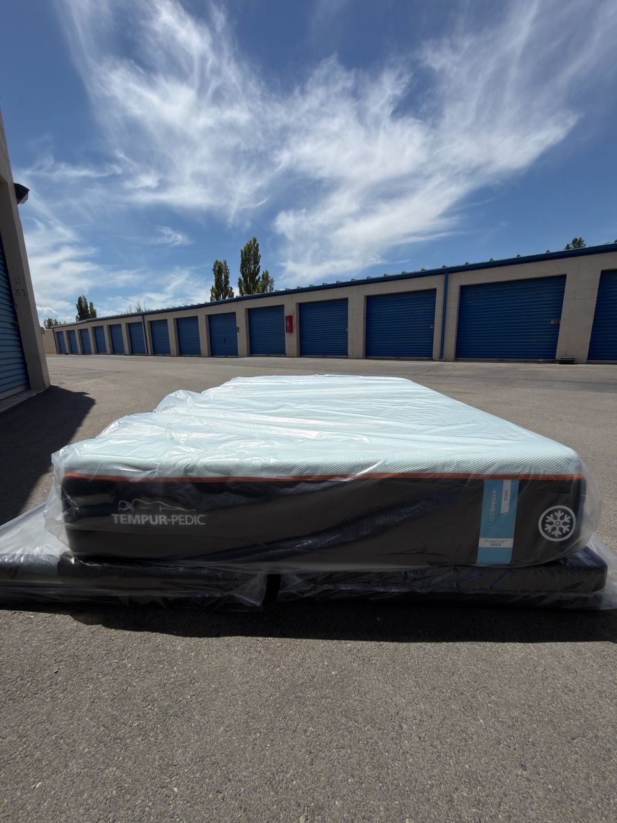 QUEEN ¡NEW! TEMPUR-PEDIC LUXEbreeze FIRM MATTRESS