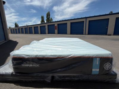 QUEEN ¡NEW! TEMPUR-PEDIC LUXEbreeze FIRM MATTRESS