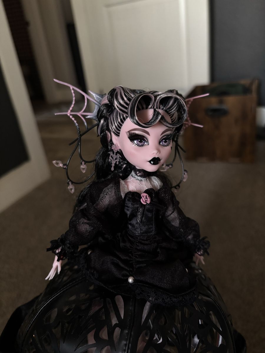 Monster High Vampire Heart Draculaura
