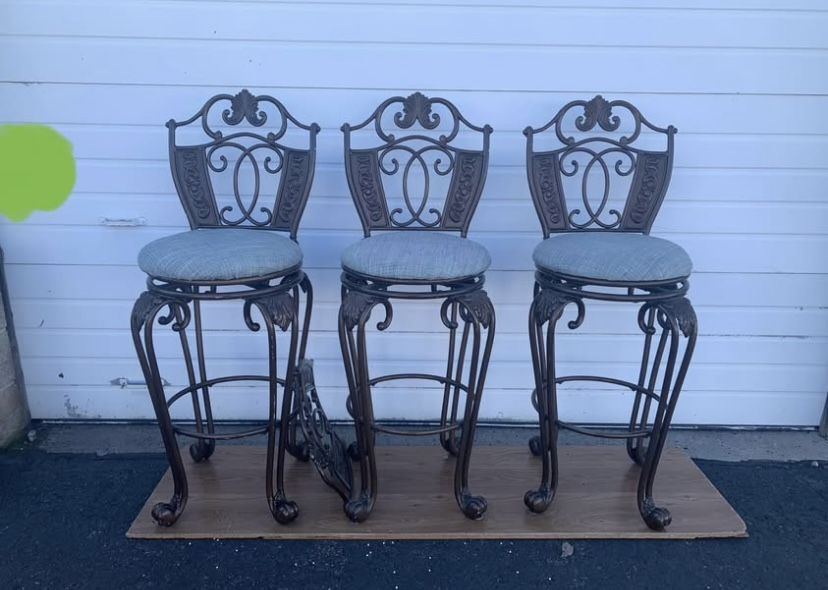 4 Bar stools