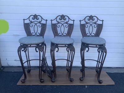 4 Bar stools