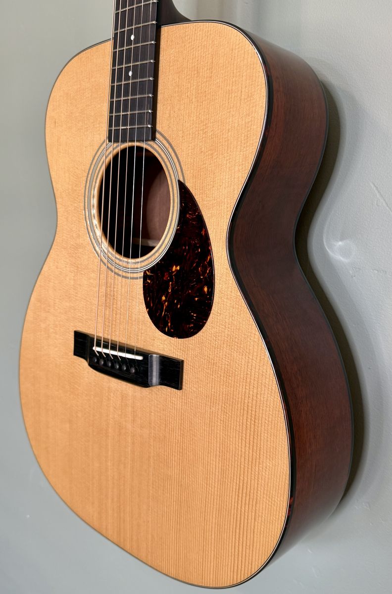 Eastman E10OM-TC, Adirondack Spruce Top Orchestra Model Guitar w/ Case