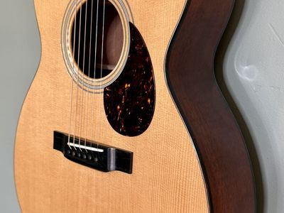 Eastman E10OM-TC, Adirondack Spruce Top Orchestra Model Guitar w/ Case