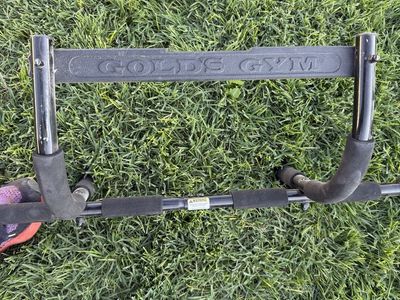 Gold's Gym Doorway Pull-Up Bar Upper Body Workout Bar