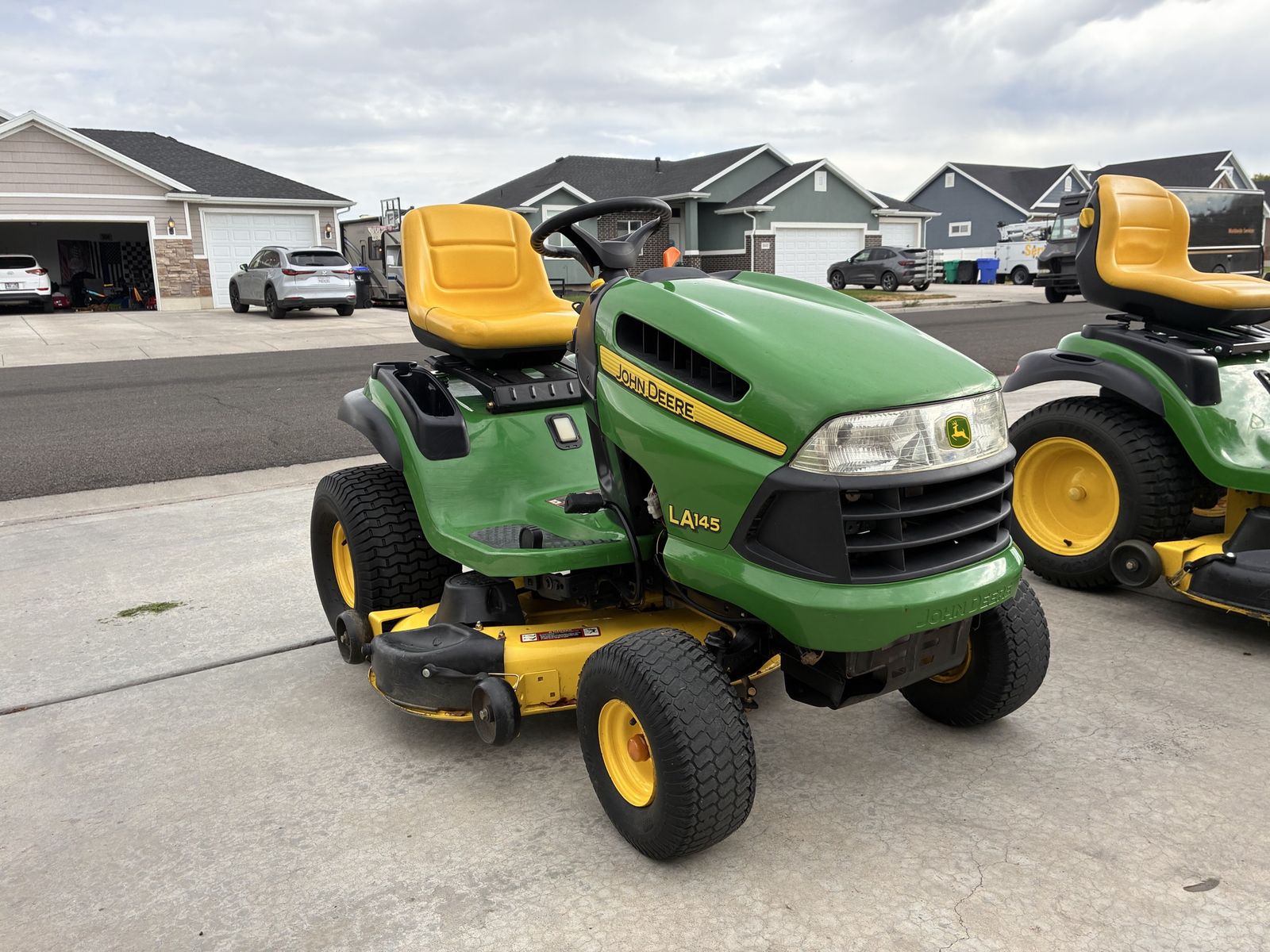 John Deere LA145 Mower