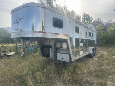 2003 Exiss Living Quarters 3 Horse Trailer