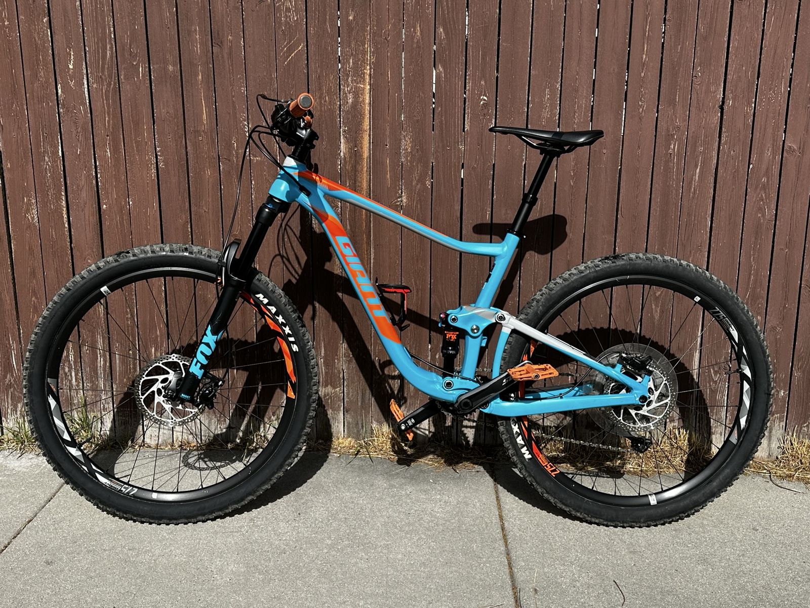 2018 Giant Anthem 2 Full Suspension Mountain Bike