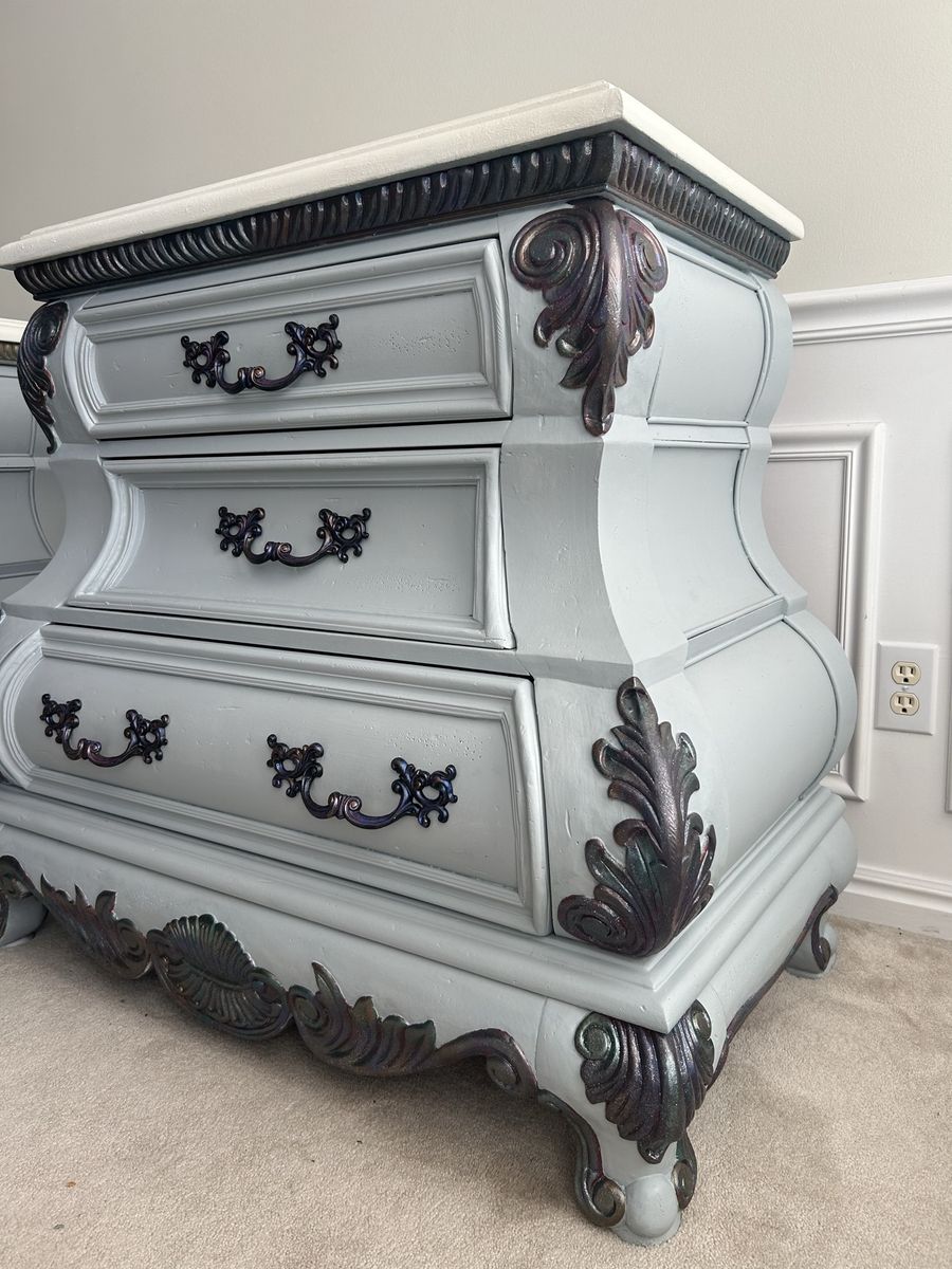 Bombay chest