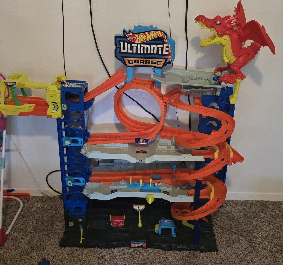 USED Hot Wheels Ultimate Garage – $60 OBO
