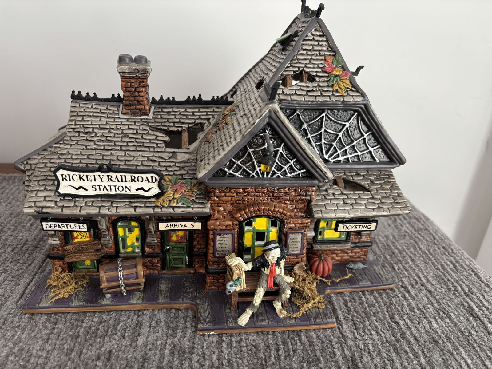 DEPT. 56 Rickety Rail Station