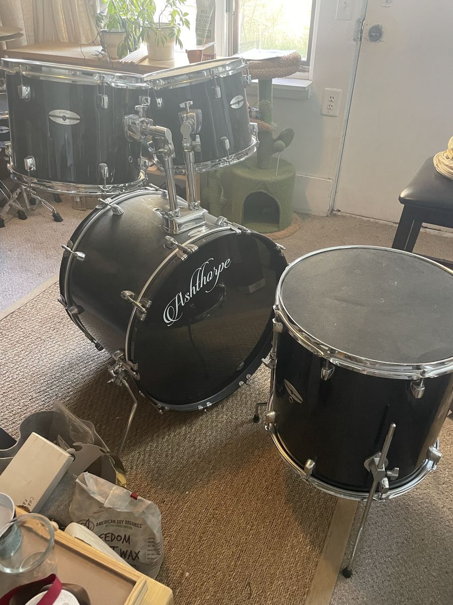 Ashenthorpe 7 Piece Drumset