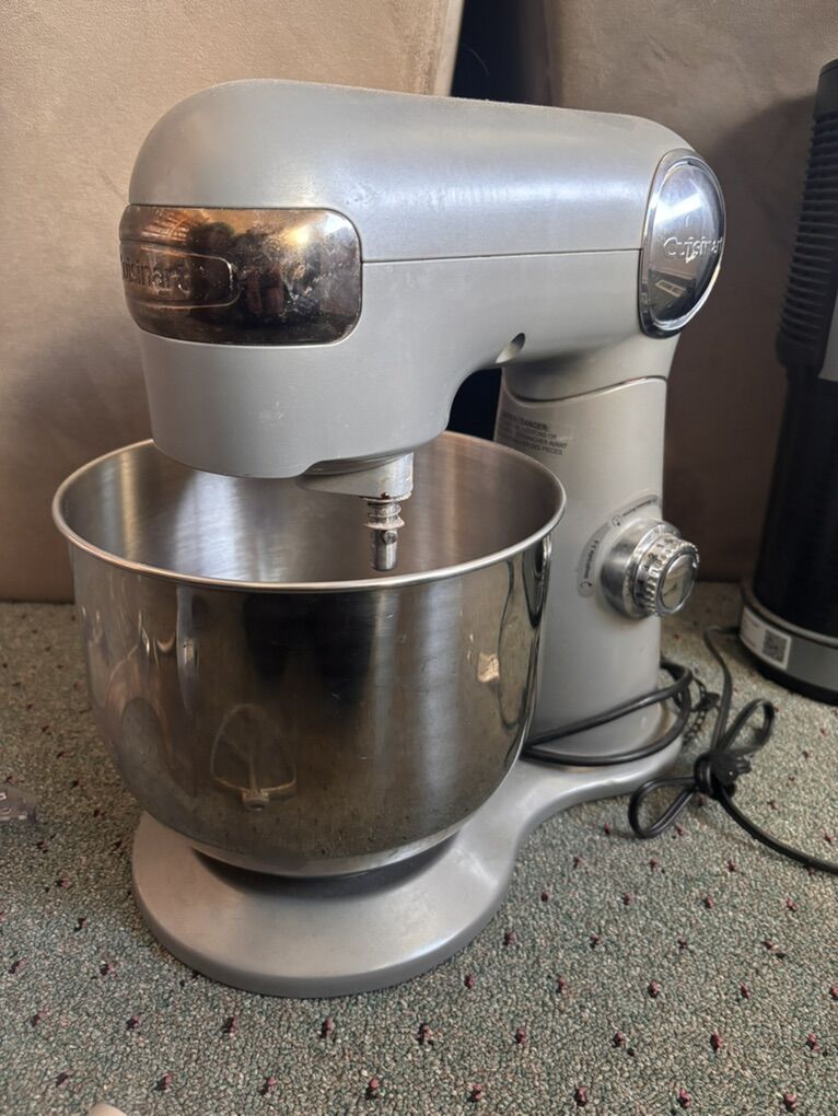 Cuisinart Mixer w/ Accessories