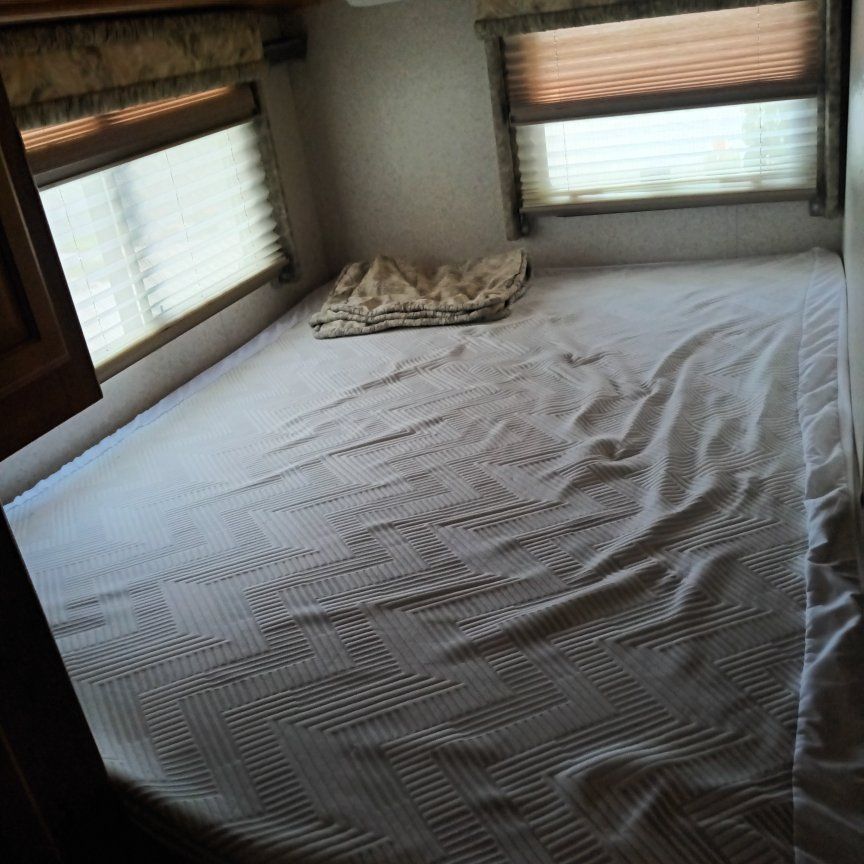 Main image 6