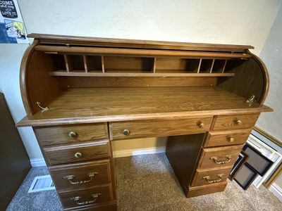 Vintage Roll-Top desk in great condition