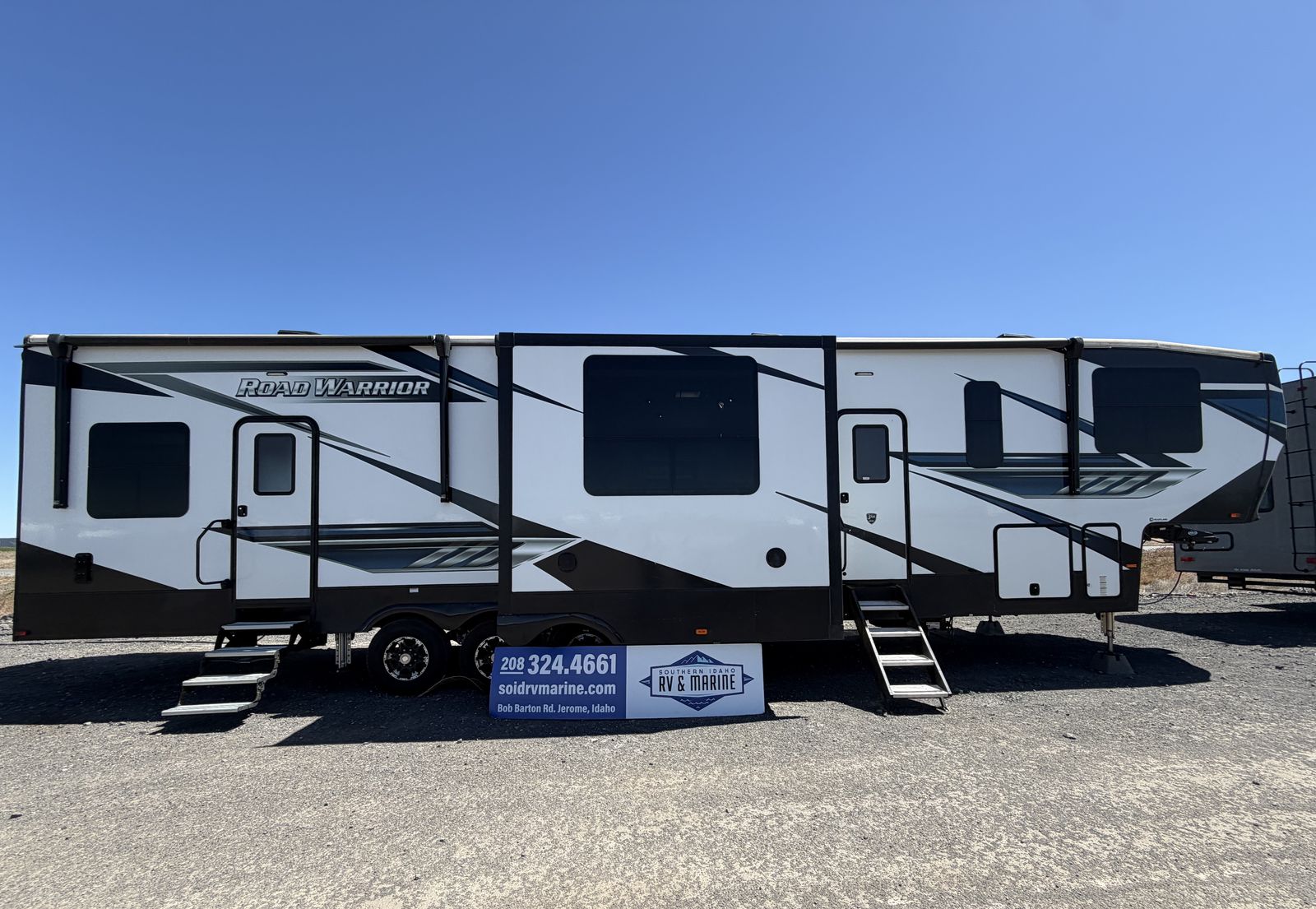 2021 HEARTLAND ROAD WARRIOR 3965RW — $48,650