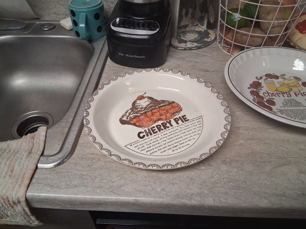 Vintage cherry pie pan 10 inch