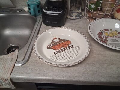 Vintage cherry pie pan 10 inch