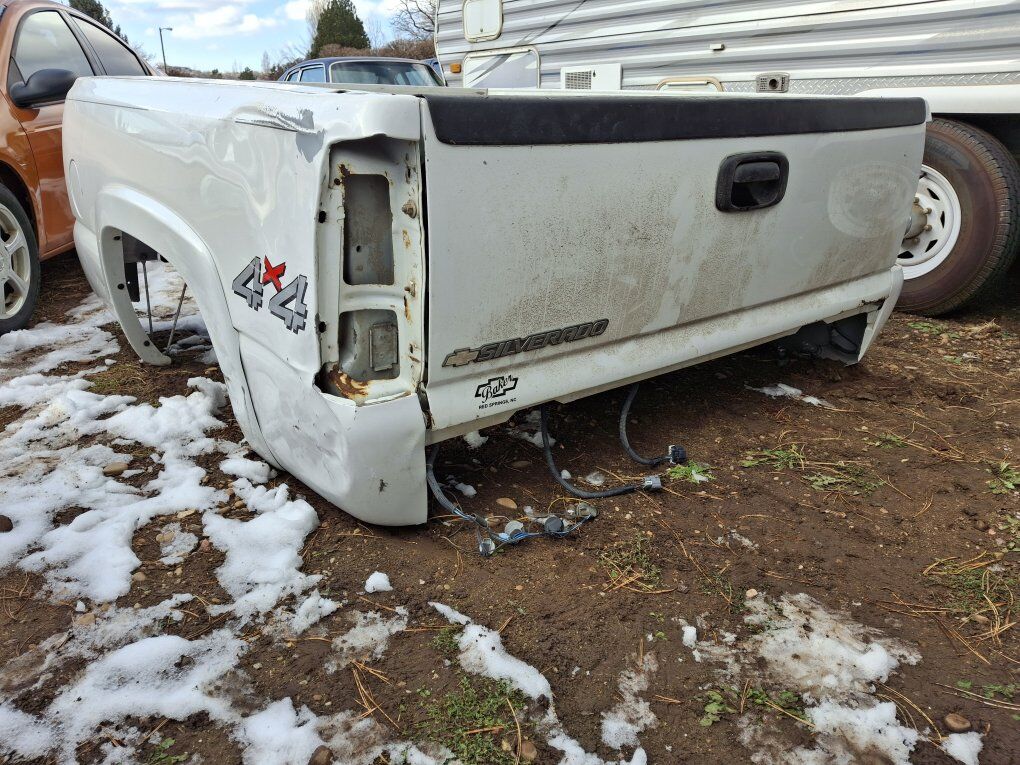 Silverado bed - READ DESCRIPTION