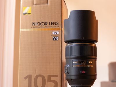 Nikon 105mm f/2.8 VR Micro-Nikkor Macro Lens – Box Included – Excellent Condition