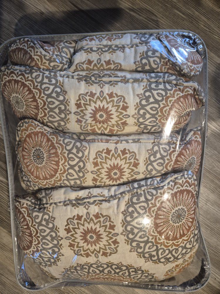 Throw Pillows