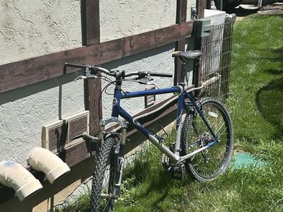 Gary Fisher Mountain Bike - Front Suspension, Flat Pedals, New Grips