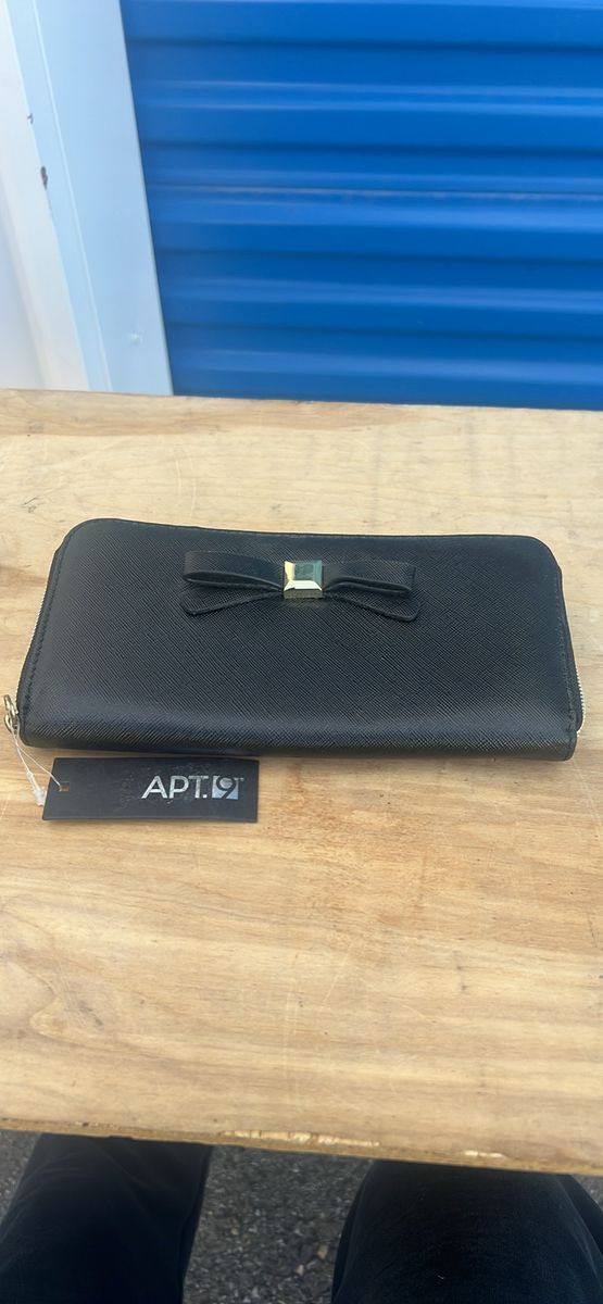 APT. 9 BRITT WITH BOW ZIPPERED WALLET