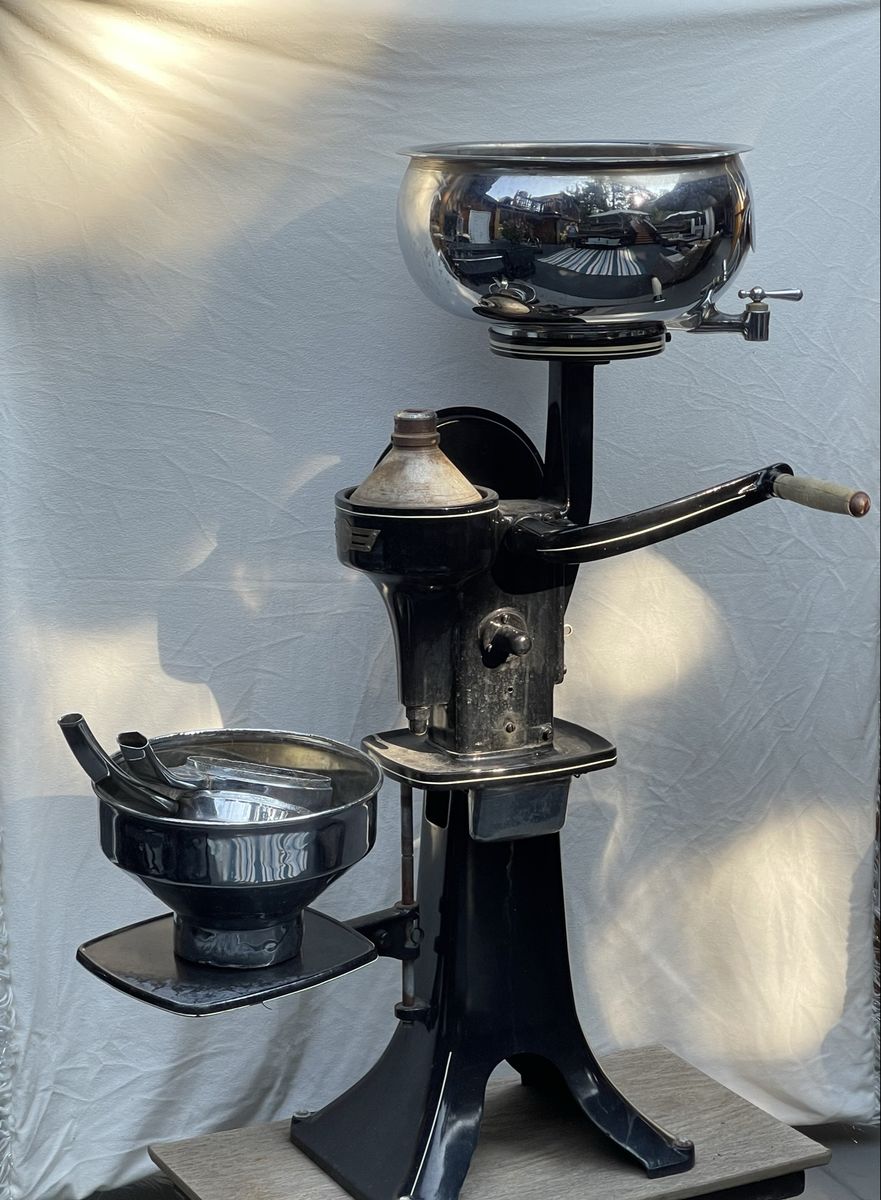 Montgomery Ward vintage cream /milk separator