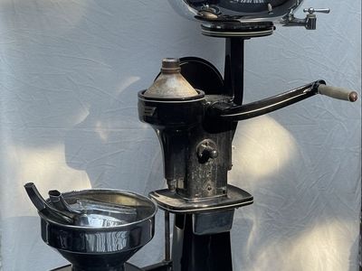 Montgomery Ward vintage cream /milk separator
