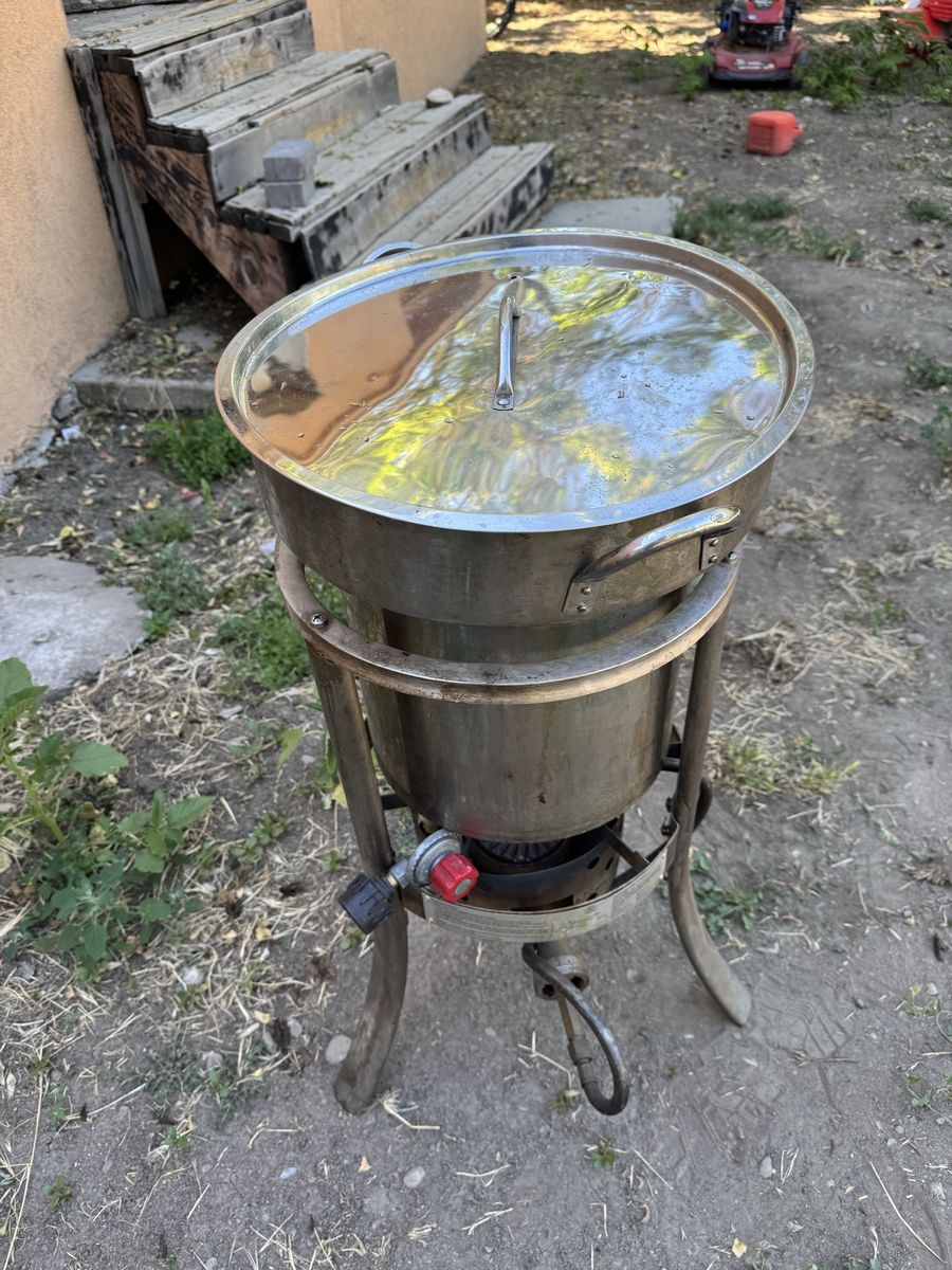 Large Outdoor gas stove with Stainless Steel Pot for 50 Lbs