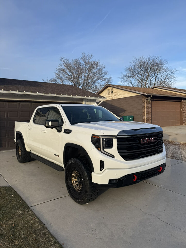 2024 GMC 1500 AT4