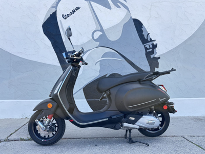 2023 Vespa Sprint S 150 - Like New!