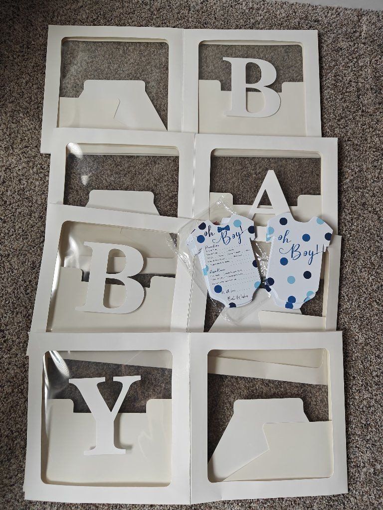 Baby shower decor: boxes and prediction cards
